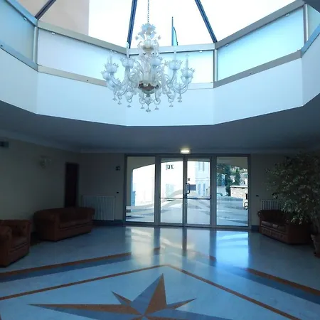 Aparthotel La Perla *