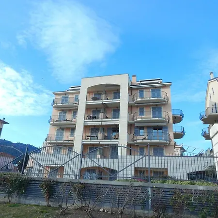 La Perla Aparthotel *