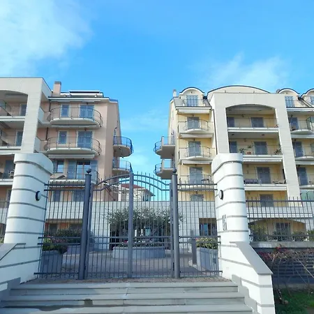 La Perla Lägenhetshotell Finale Ligure